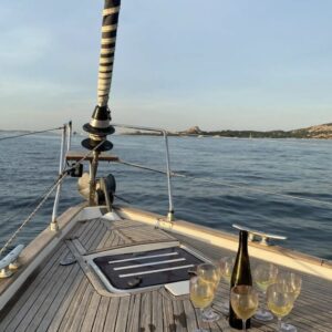 Aperitivo in barca a vela a Cannigione