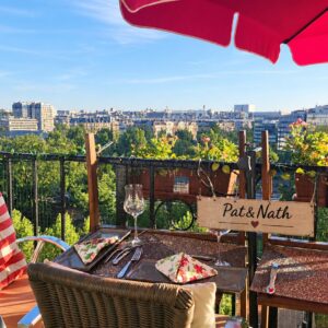 Grillades et plats traditionnel au balcon parisien